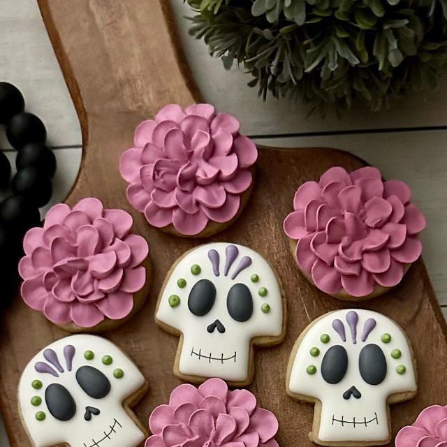 Festive Skull and Flower Sugar Cookies: A Whimsical Celebration Display.