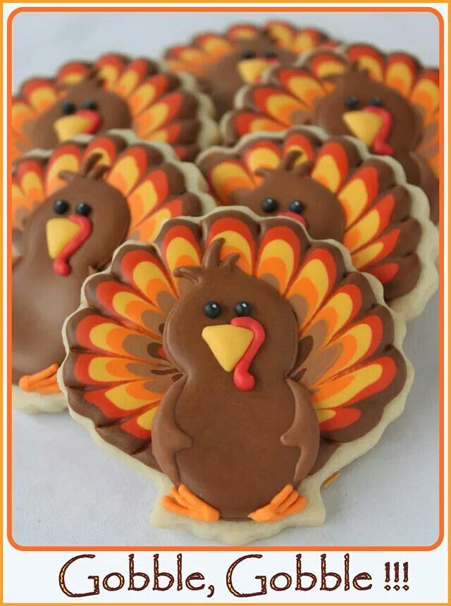 Festive Turkey Cookies with Intricate Icing: A Colorful Delight for Thanksgiving Gatherings.