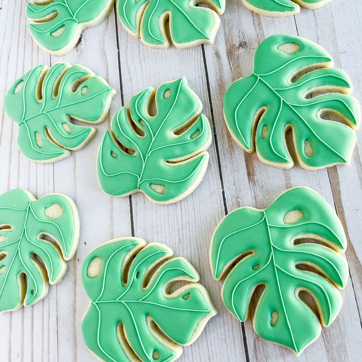 Tropical Monstera Leaf Cookies: Vibrant Green Icing with Intricate Cutouts for Nature-Themed Celebrations.