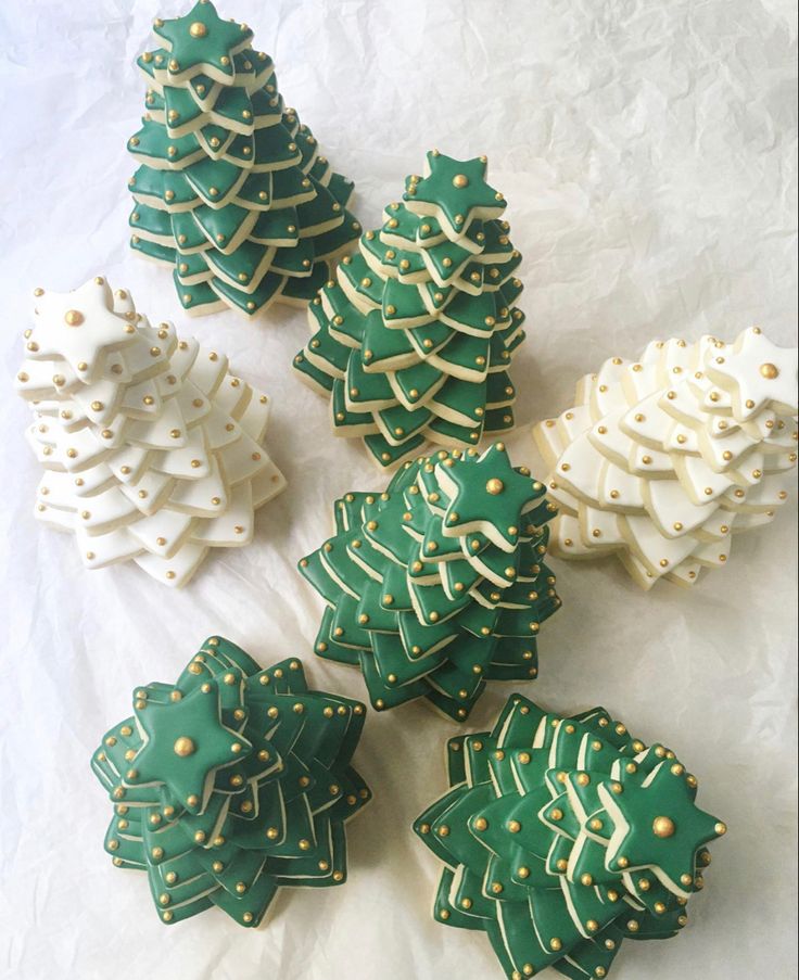 Elegant Christmas Tree-Inspired Festive Cookies for Seasonal Nail Art Inspiration.