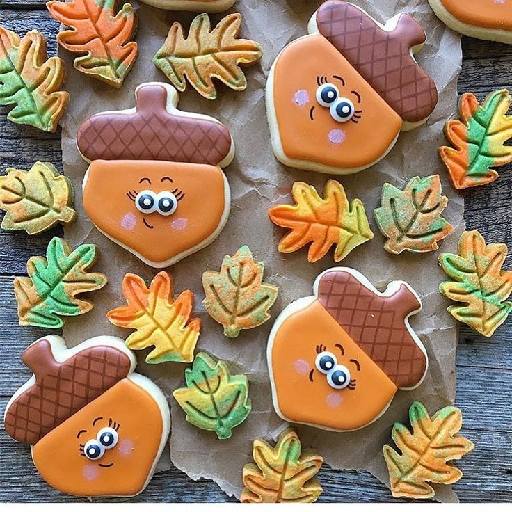 Whimsical Autumn-Themed Cookies Featuring Colorful Leaves and Acorns.