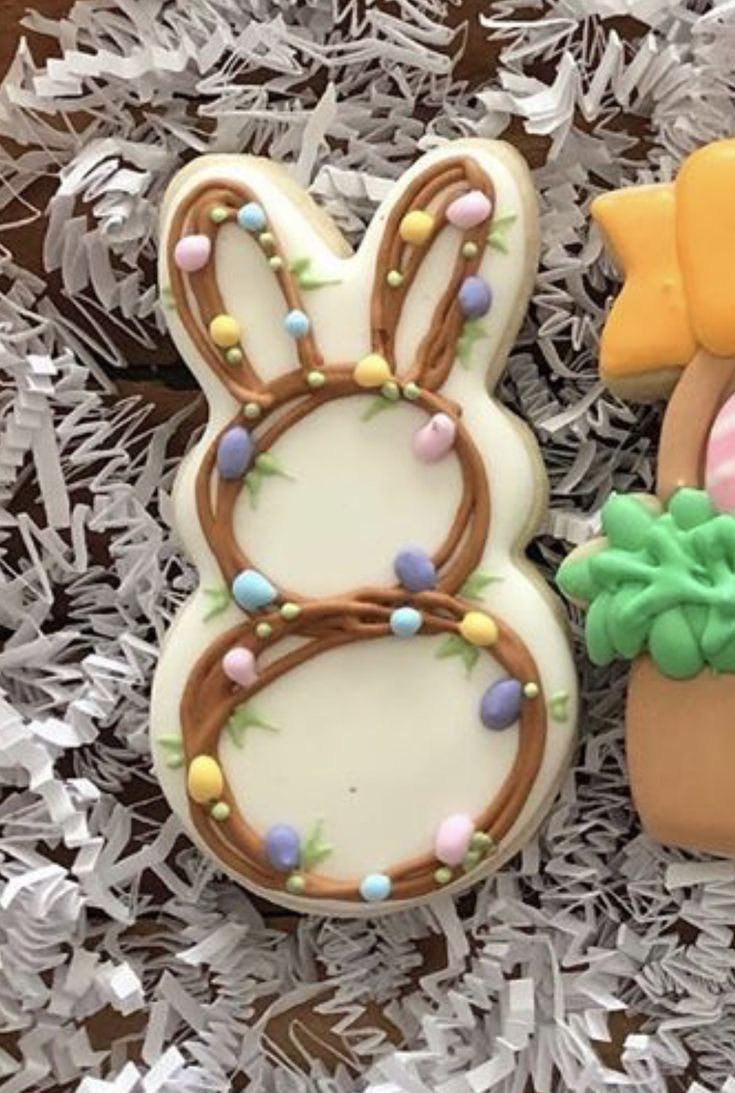 Pastel-Decorated Bunny Cookie: A Whimsical Springtime Delight.