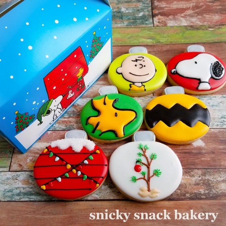 Cheerful Holiday Cookies Showcase Nostalgic Designs and Festive Motifs.