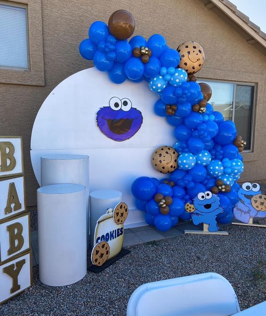 Whimsical Cookie-Themed Balloon Arch Display for Festive Celebrations.