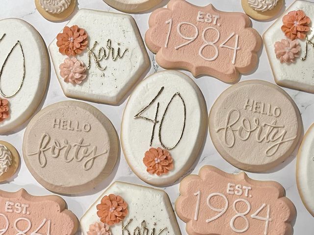 Charming Decorative Cookies with Pastel Colors, Unique Shapes, and Elegant Textures for Celebrations.