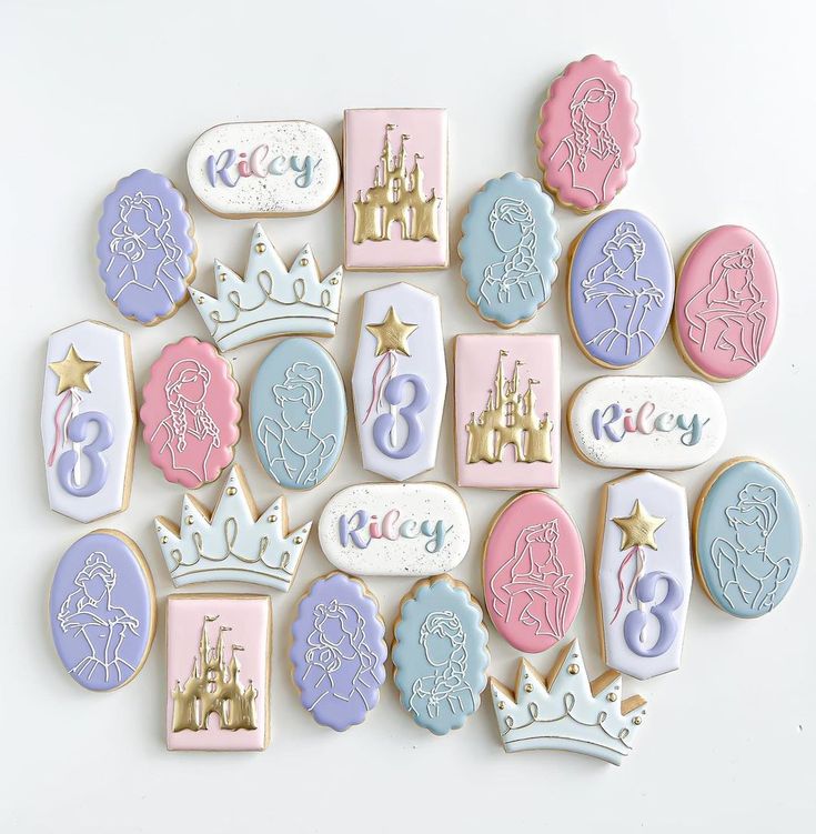 Enchanting Royal-Themed Cookie Designs in Soft Pastels.