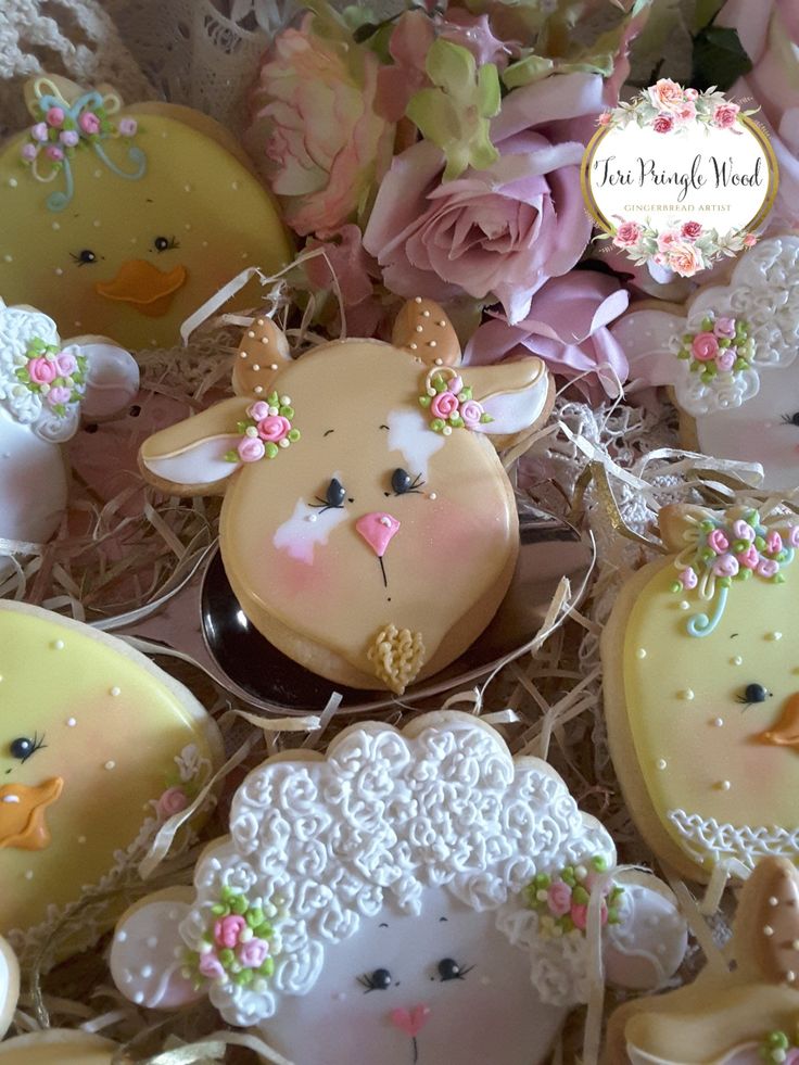 Charming Animal-Themed Decorative Cookies: Whimsical Treats for Special Occasions.