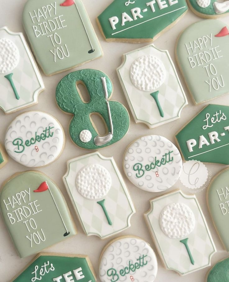 Golf-Themed Decorative Cookies: Playful Treats in Soft Green and White for Celebrations.