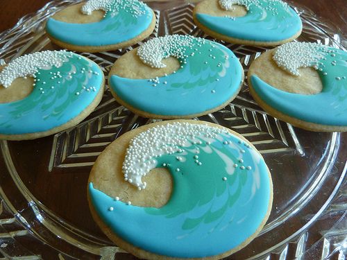 Ocean-Inspired Decorative Cookies with Vibrant Blue and Turquoise Waves