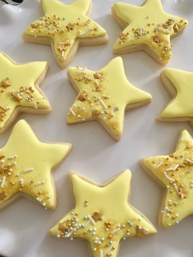 Cheerful Star-Shaped Cookies with Golden Glaze and Colorful Sprinkles for Festive Celebrations.