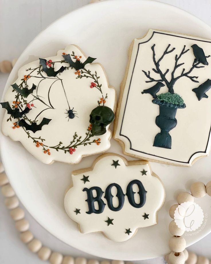 Halloween-Themed Decorative Cookies with Intricate Designs and Rich Details.