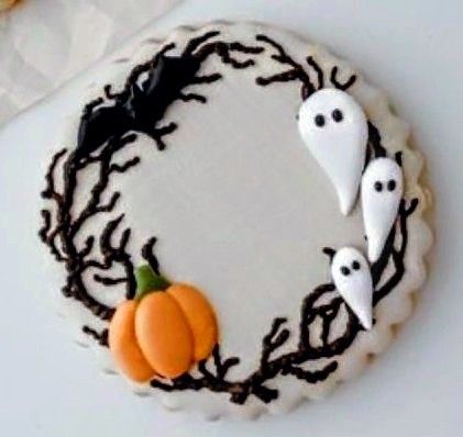 Spooky Halloween Wreath Cookies: Delightful Ghosts and Pumpkin Design.