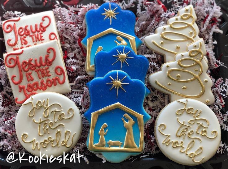 Festive Decorative Cookies: Intricate Icing Designs for Seasonal Celebrations