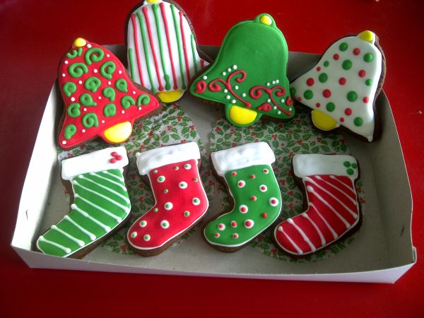 Festively Decorated Christmas Cookies for Cheerful Holiday Celebrations.