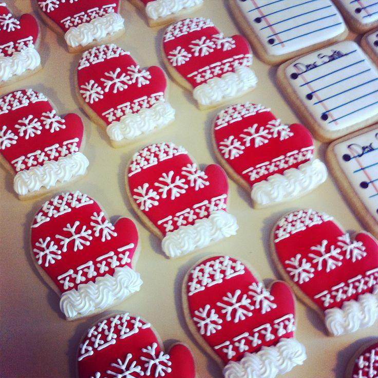 Charming Winter-Themed Mitten-Shaped Cookies with Intricate Icing Designs.