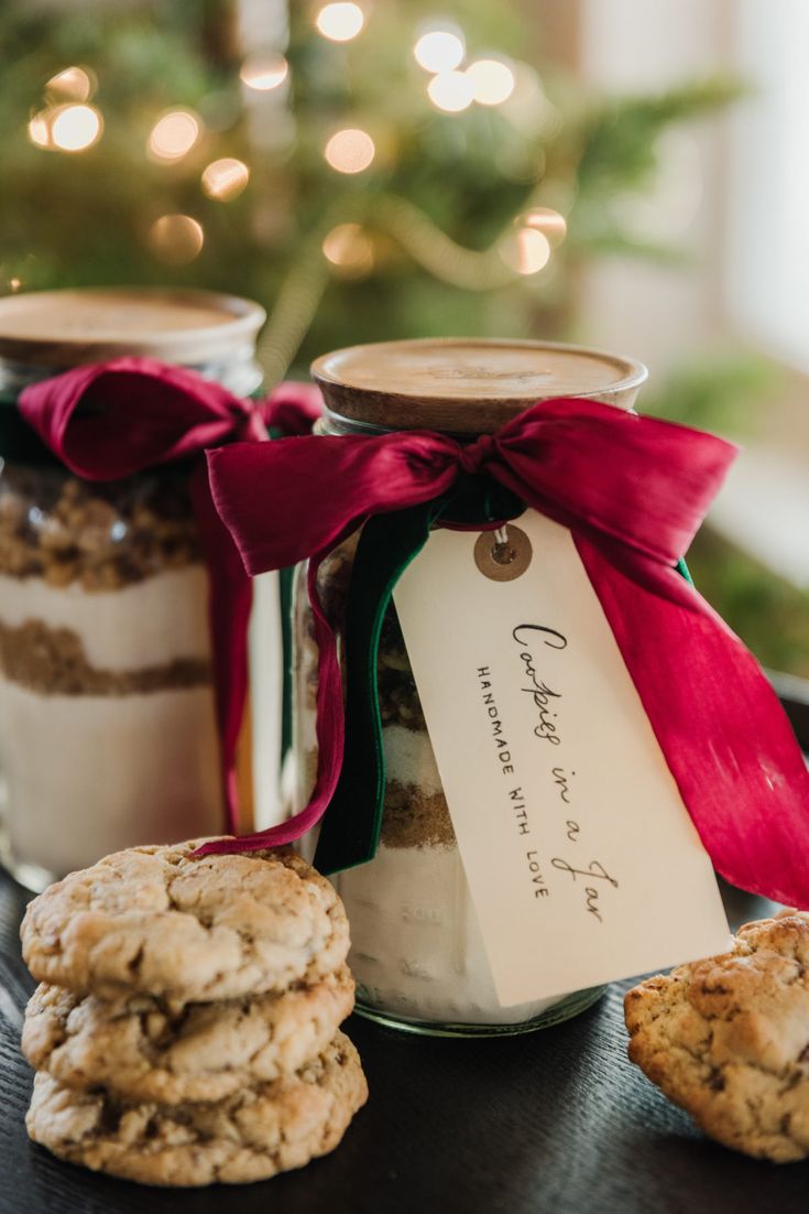 Charming Festive Cookie Jars: A Delightful Holiday Gift Display.