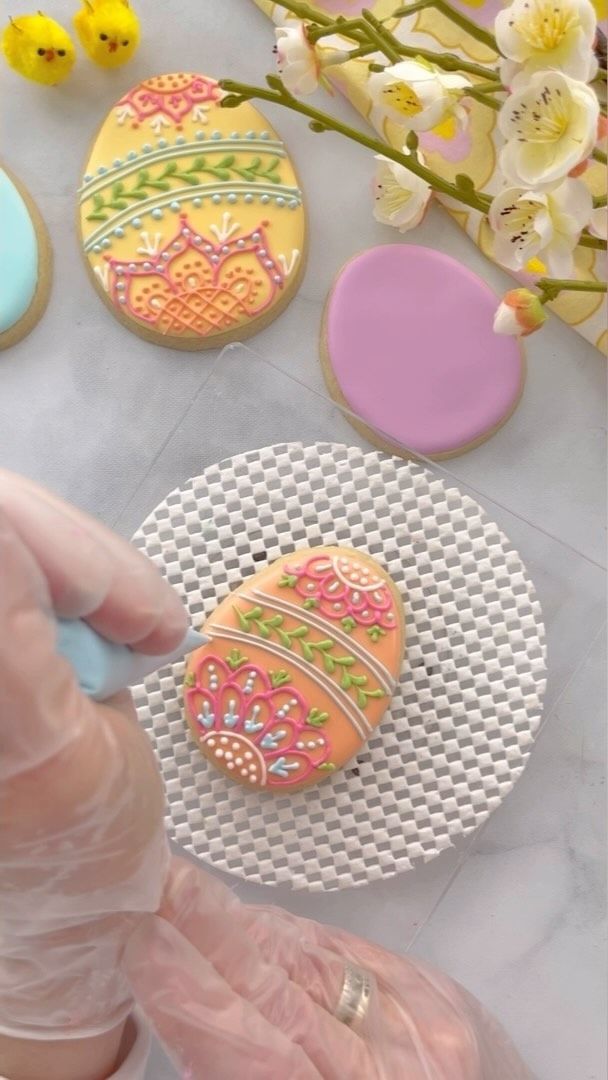 Vibrant Floral Decorated Cookies: A Festive Artistic Delight.