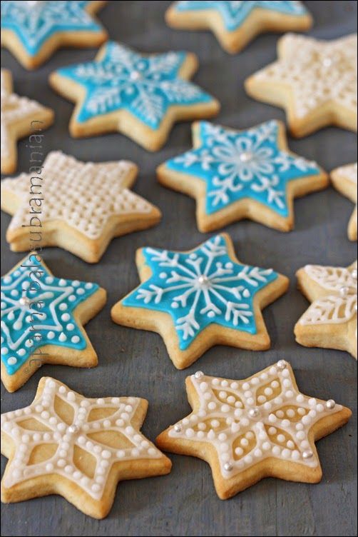 Festive Star-Shaped Cookies with Intricate Icing Designs for Winter Celebrations.