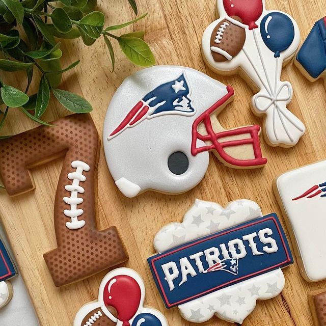 Festive Sports-Themed Cookies Featuring Team Colors and Playful Designs