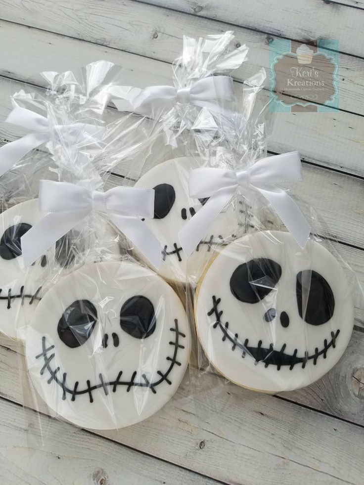 Whimsical Black and White Skull-Themed Cookies for Festive Occasions.