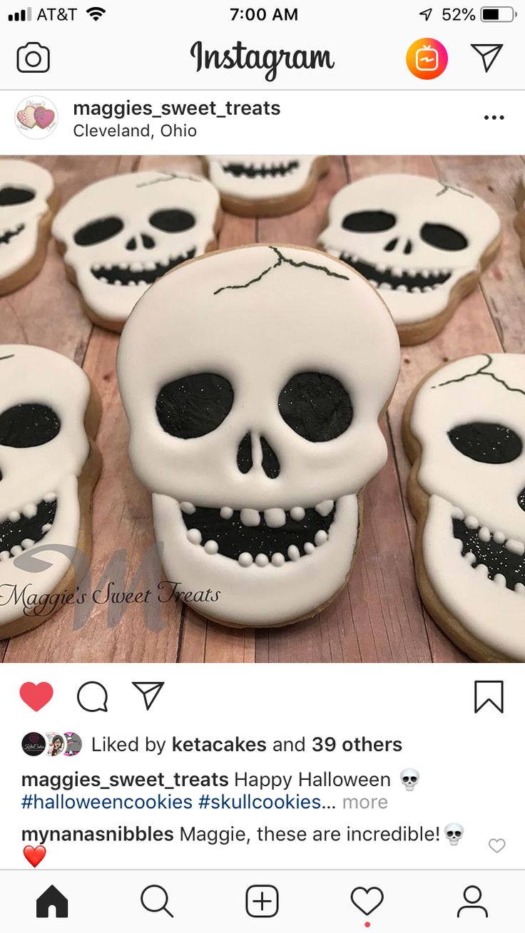 Intricate Skull-Themed Cookies: Creative Delights for Halloween Celebrations