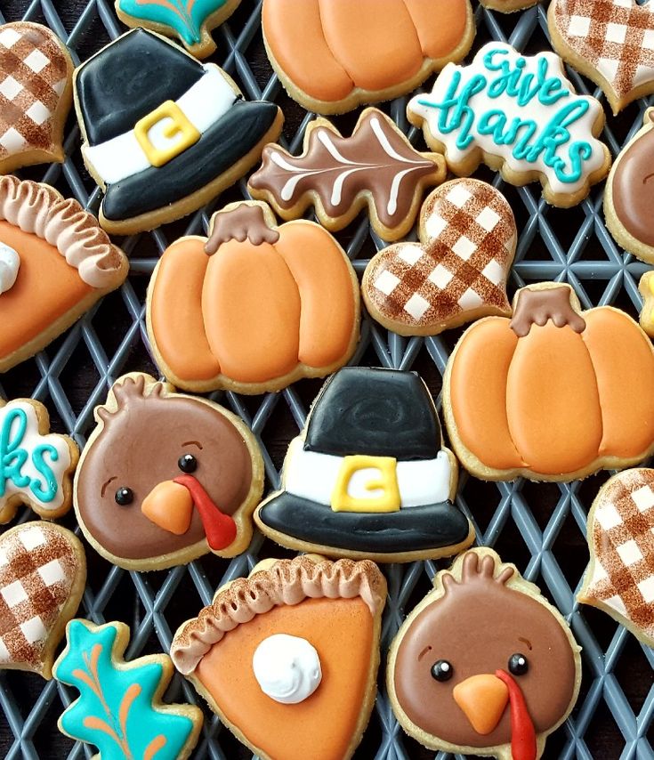 Charming Thanksgiving-Themed Colorful Cookie Designs with Turkeys, Pumpkins, and Festive Icing.