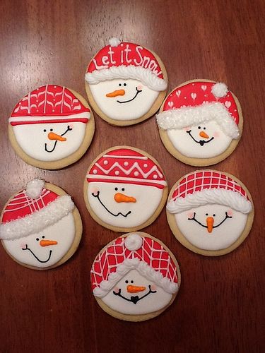 Charming Festive Cookies with Cheerful Snowman Designs for Joyful Holiday Celebrations.