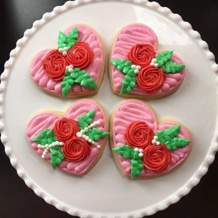 Festive Floral Heart-Shaped Cookies with Intricate Icing Decor