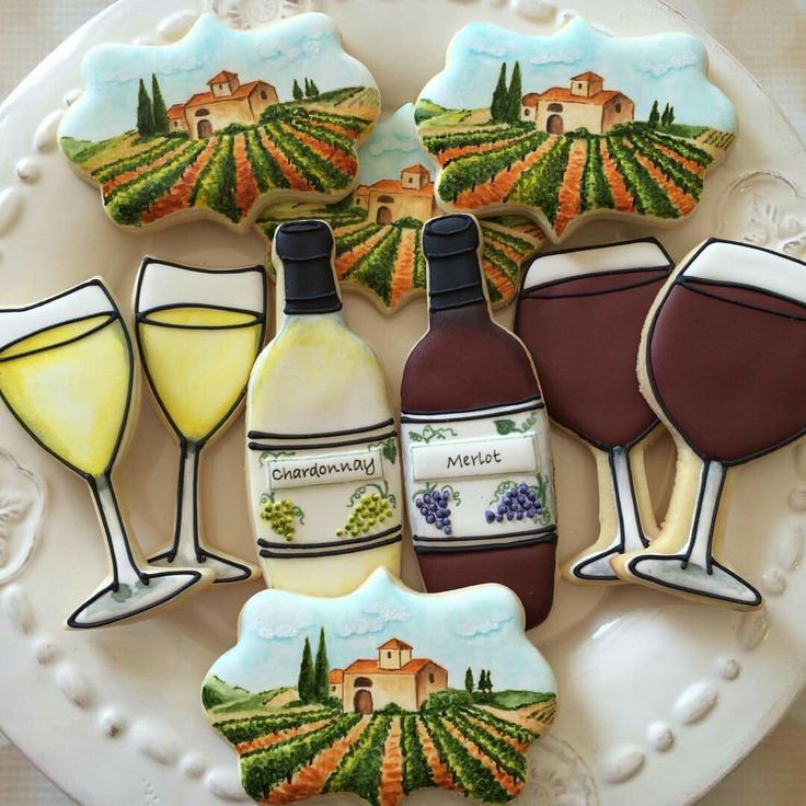 Vineyard-Themed Cookies: A Charming Sweet Treat for Gatherings.