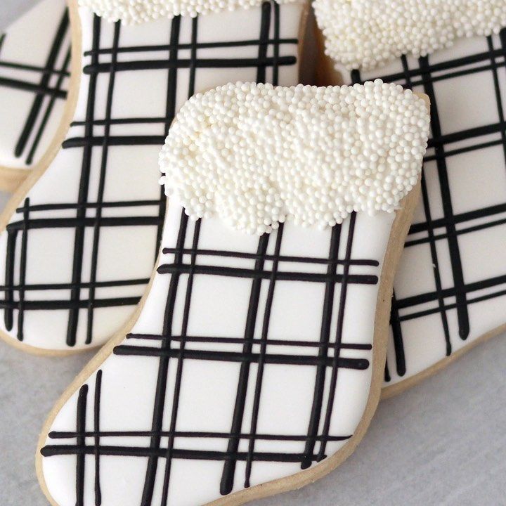 Stylish Plaid Decorative Cookies: A Sophisticated and Whimsical Treat for Festive Occasions.