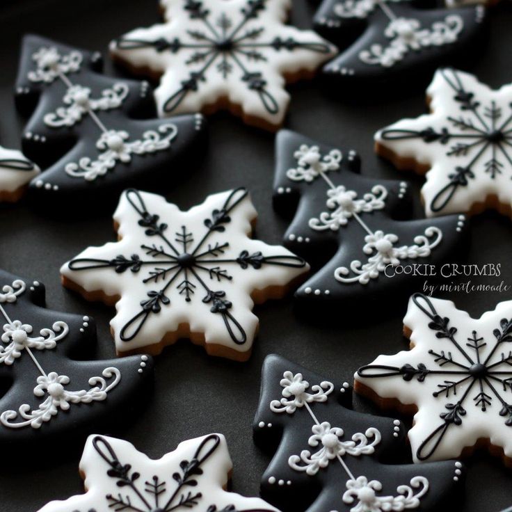 Sophisticated Festive Cookies: Elegant Snowflake and Tree Designs with Intricate Black and White Piping