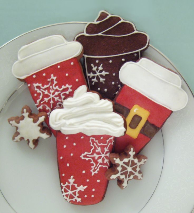 Cheerful Festive Cookie Designs with Themed Cups and Snowflake Accents for a Cozy Holiday Atmosphere.