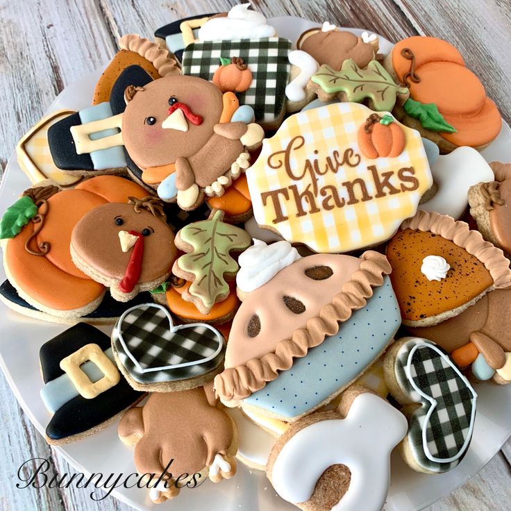 Whimsical Autumn-Themed Decorated Cookies: A Colorful Celebration of Fall.