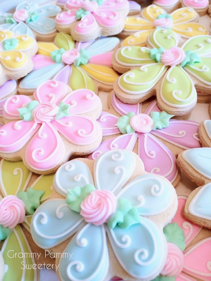 Vibrant Floral Cookies: A Colorful Spring-Inspired Treat.