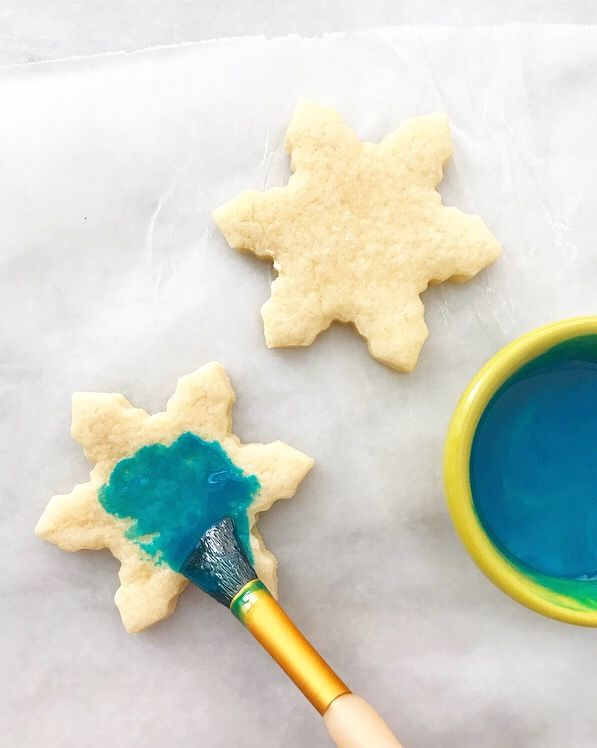 Winter-Inspired Snowflake Cookies and Nail Art Ideas with Vibrant Icing and Patterns