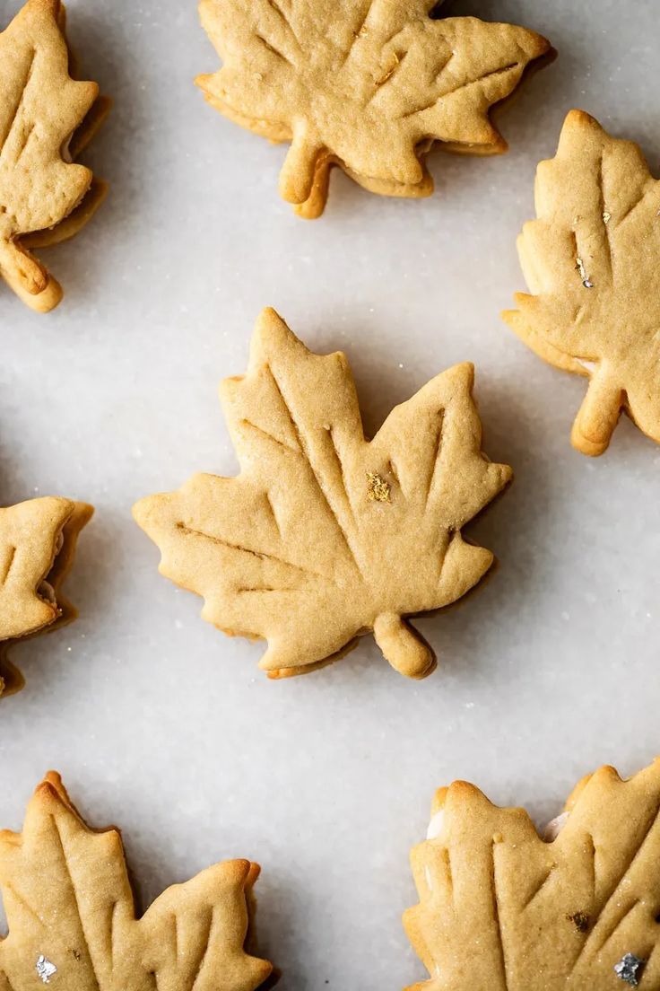 Autumn-Inspired Leaf-Shaped Cookies: A Delightful Treat for Seasonal Gatherings