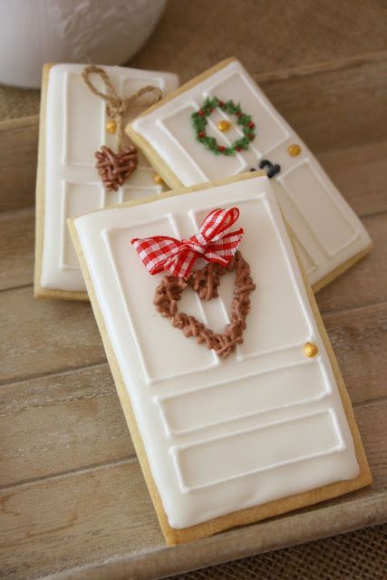 Charming Holiday Door Cookies with Intricate Icing Designs and Festive Accents