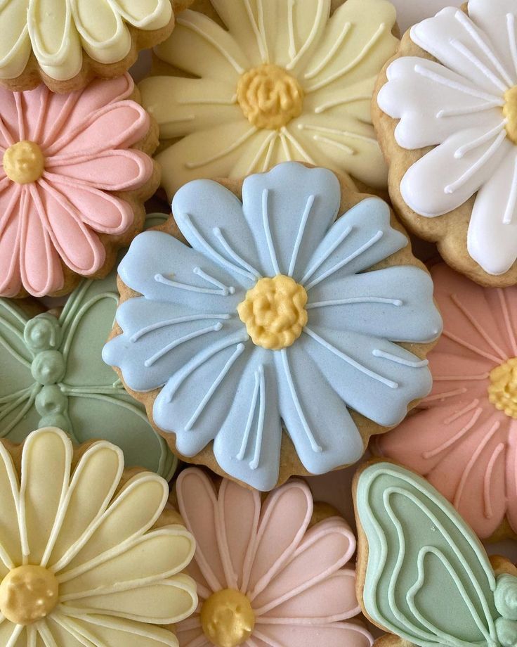 Vibrant Flower-Themed Cookies: Playful Pastel Aesthetic Perfect for Spring-Inspired Nail Designs.