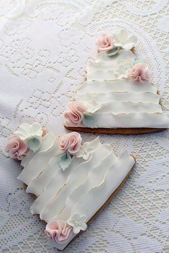 Elegant Wedding Cake Cookies Decorated with Pastel Accents and Floral Details.