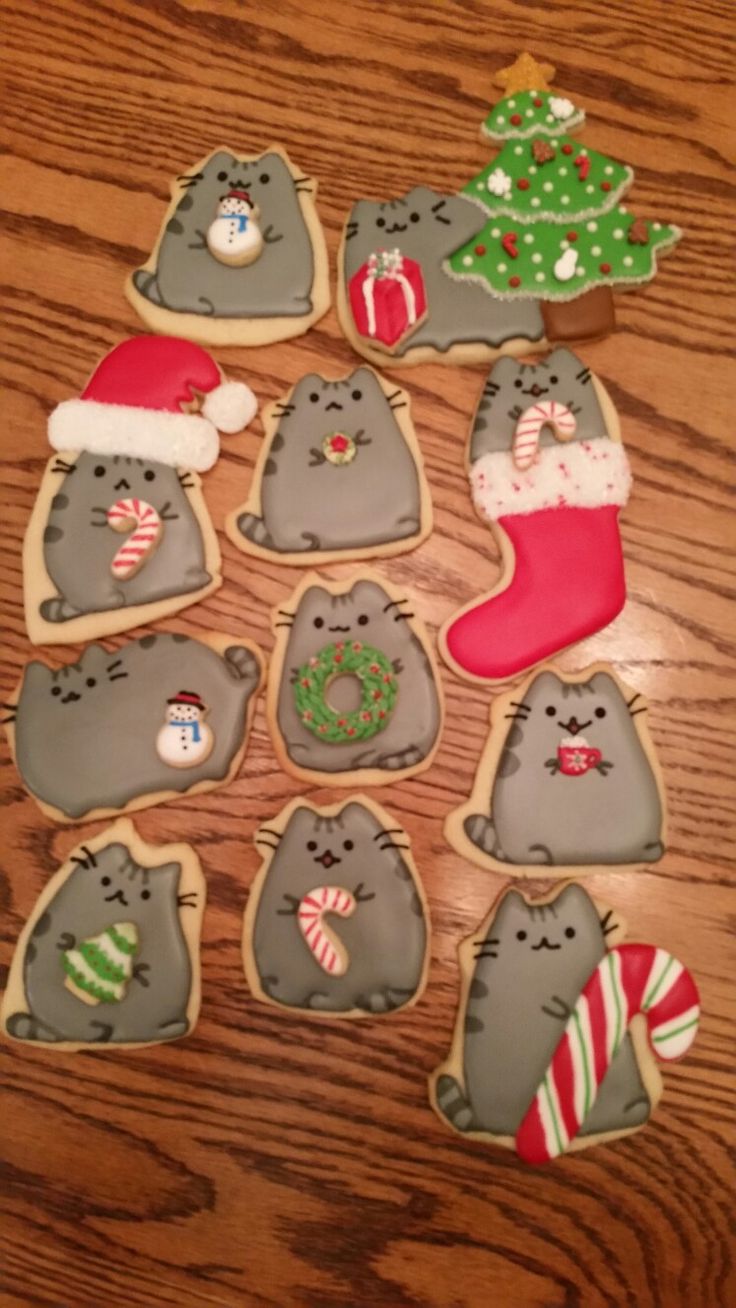 Festive Cat-Shaped Cookies: Cheerful Holiday Treats with Playful Designs.