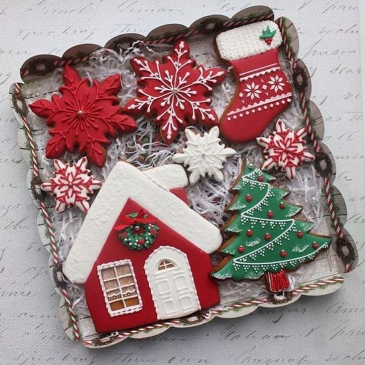 Colorful Festive Cookie Design Showcasing a Charming Red House, Decorated Tree, and Snowflakes.