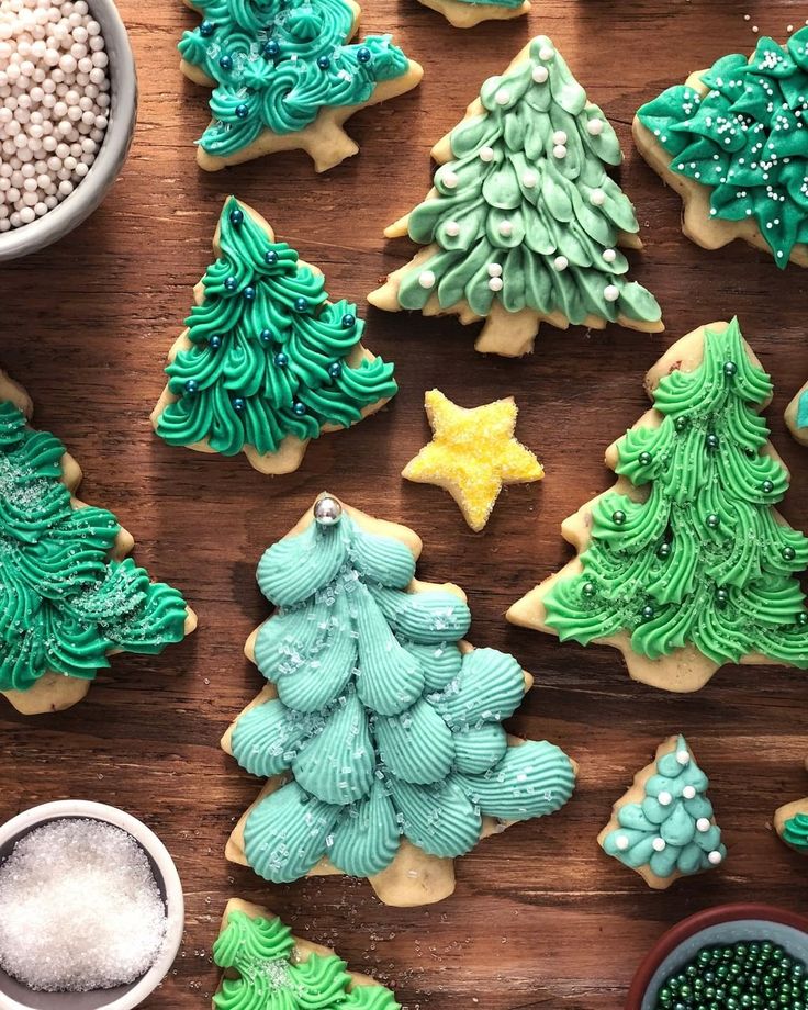 Whimsical Christmas Tree Cookies: A Festive Display of Colors and Textures