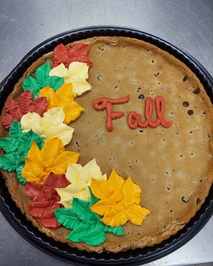 Festive Autumn-Themed Cookie Cake with Vibrant Leaf-Shaped Icing