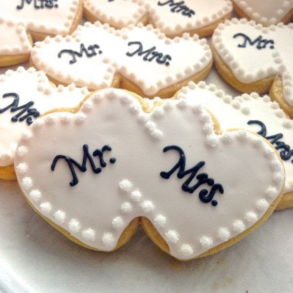 Elegant Heart-Shaped Cookies: Sophisticated Desserts and Memorable Favors for Romantic Occasions.