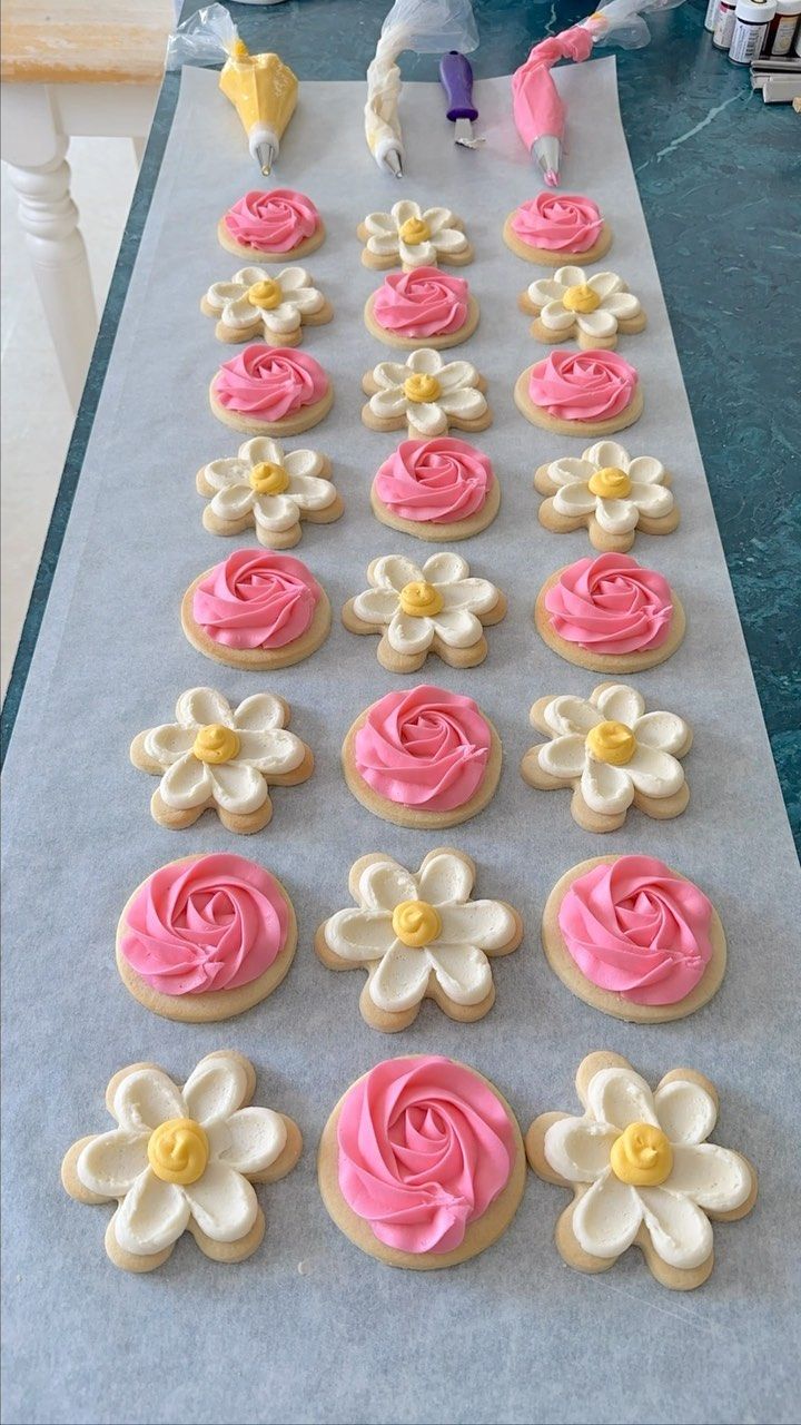 Charming Floral Cookie Decorations in Vibrant Icing Perfect for Celebrations.