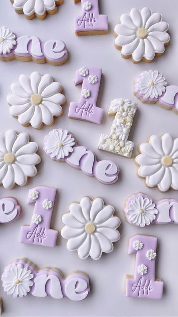 Whimsical Floral-Themed Cookies: A Delightful Celebration in Pastel Hues.