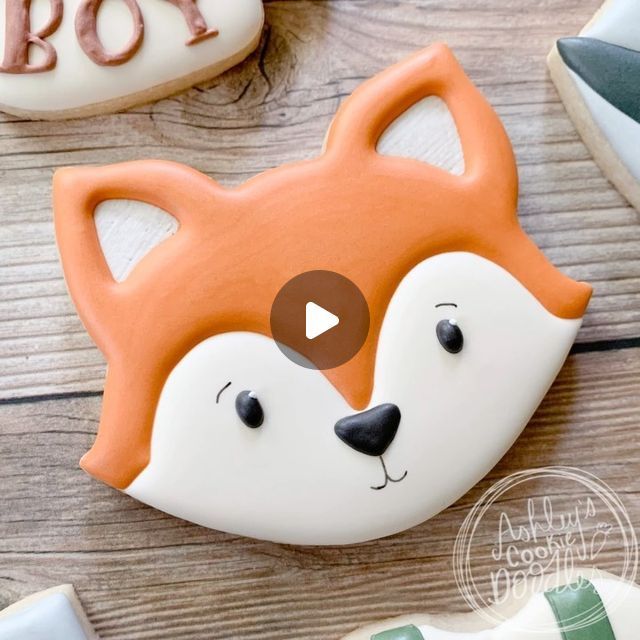 Charming Soft Orange and White Fox Cookie Design with Distinct Features.