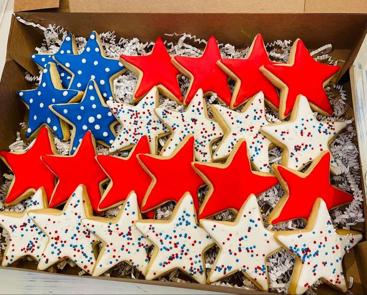 Vibrant Star-Shaped Cookies Adorned with Red, White, and Blue Icing for Festive Patriotism.