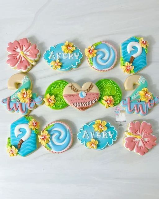 Tropical-Themed Colorful Cookies Bring Festive Charm to Birthday Celebrations.