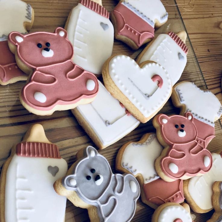 Adorable Bear-Themed Decorative Cookies for Sweet Celebrations.